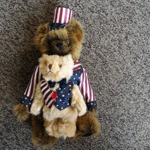 Patriotic Teddy Bear with Cub